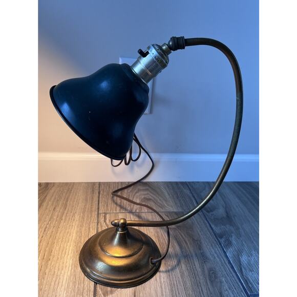 VINTAGE Curved Ark Crescent Arm Brass Lamp Green Metal Shade Banker Desk Lamp - Picture 2 of 11